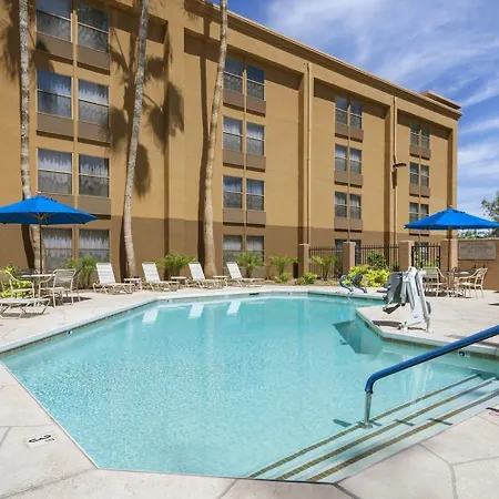 Greentree Inn & Suites Phoenix Sky Harbor-3